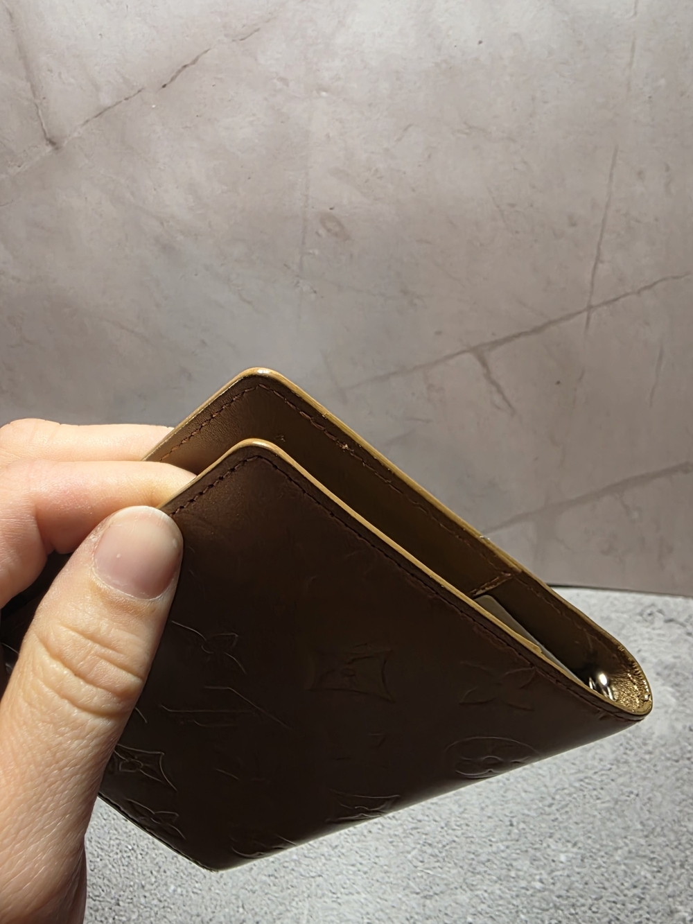 Louis Vuitton Gold Embossed Monogram Vernis Compact Agenda Cover - Picture 14 of 16
